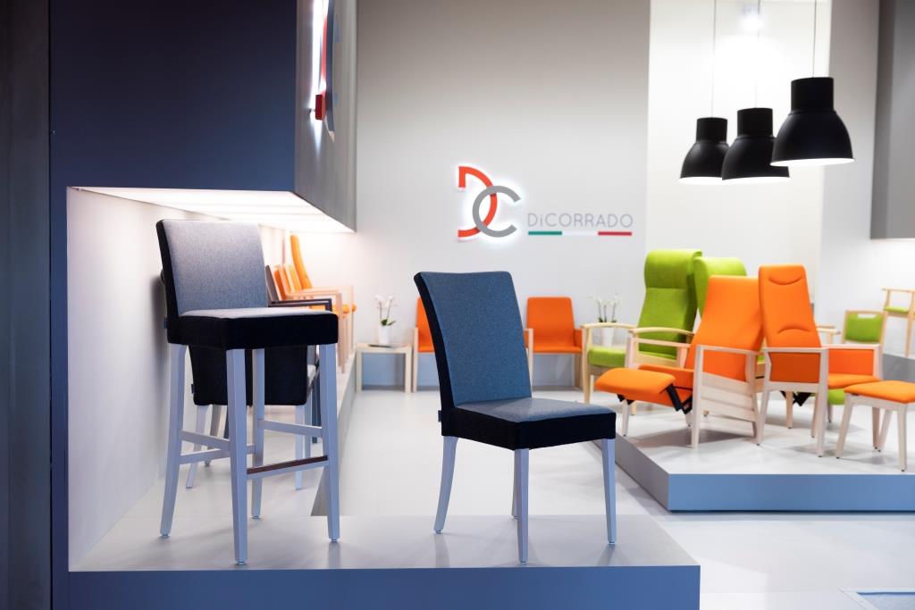 Esposizione sedie stand personalizzato realizzato per Di Corrado - Foto 1